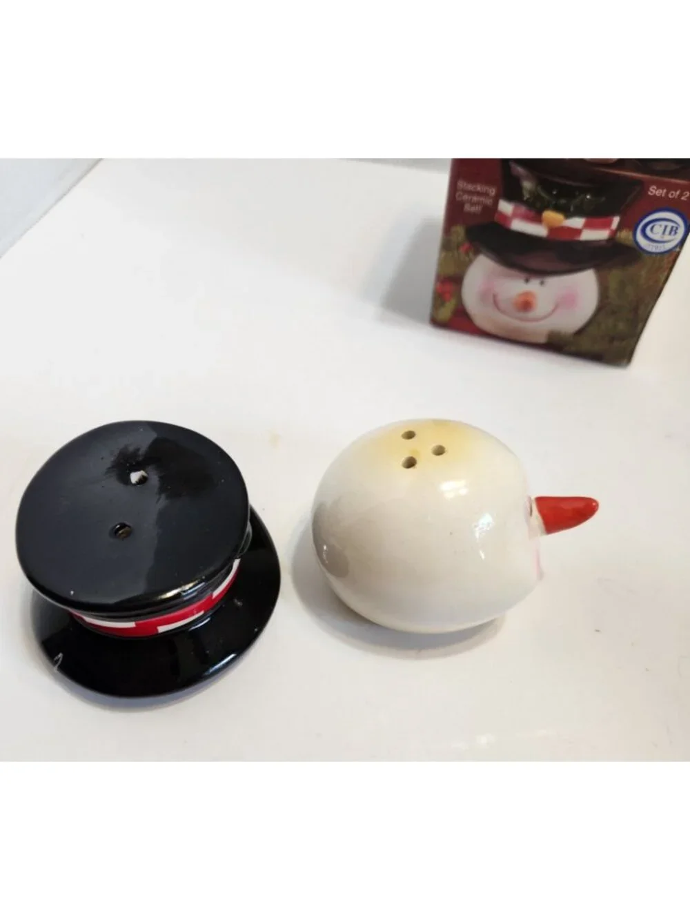 Snowman Christmas Stacking Salt & Pepper Shakers Head & Top Hat Carrot Nose READ